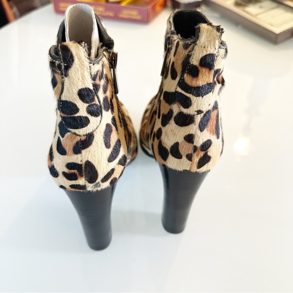 NWOB Beverly Feldman Leopard Print Calf Hair Zip Up Ankle Booties Size 7.5 M - Picture 6 of 9
